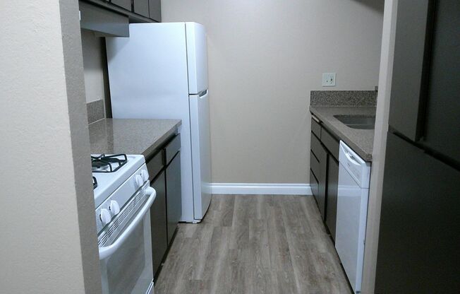 3 beds, 2 baths, 1,225 sqft, $3,300, Unit 48-21H