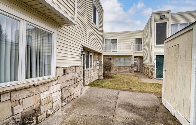 2 beds, 2.5 baths, 1,339 sqft, $1,175, Unit 649