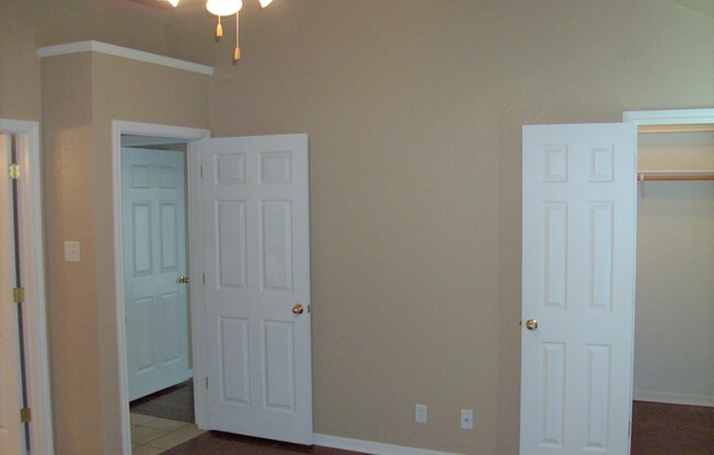 Charming Duplex with Great Features & Location! Viewable 7/25