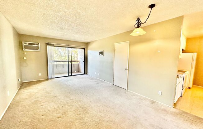 1 Bedroom in San Diego! With Parking and Laundry!