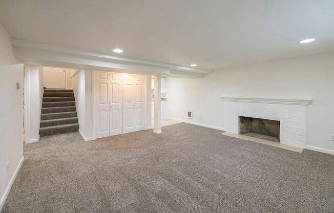 Burien Mother in law 2 bed unit is a commuters dream.