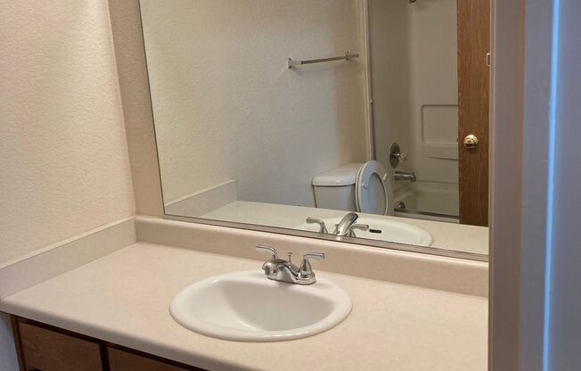 2 beds, 1.5 baths, 945 sqft, $1,325, Unit 29