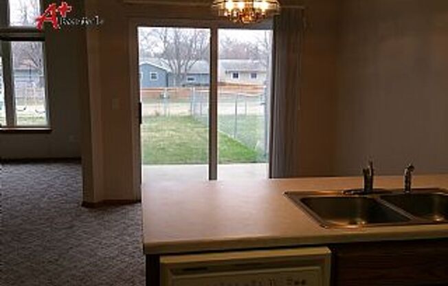 3 beds, 3 baths, $1,650