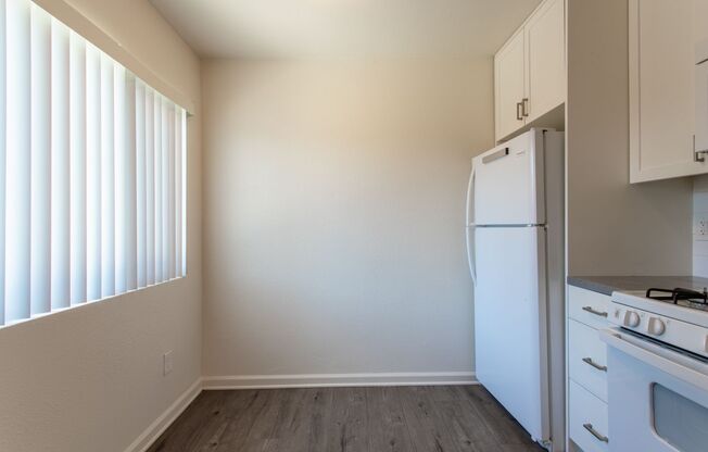 2 beds, 1 bath, 644 sqft, $1,850, Unit 4