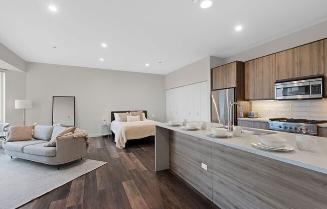 Studio, 1 bath, 681 sqft, $2,365, Unit 512