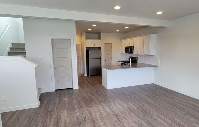 GET A MONTH OF RENT FOR FREE!!!