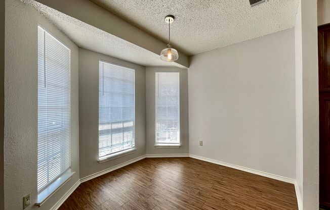 2 beds, 1 bath, $990, Unit 5