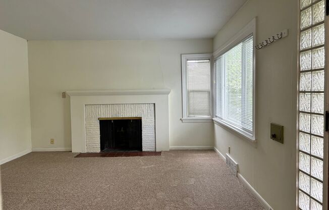 4 beds, 1 bath, $3,195