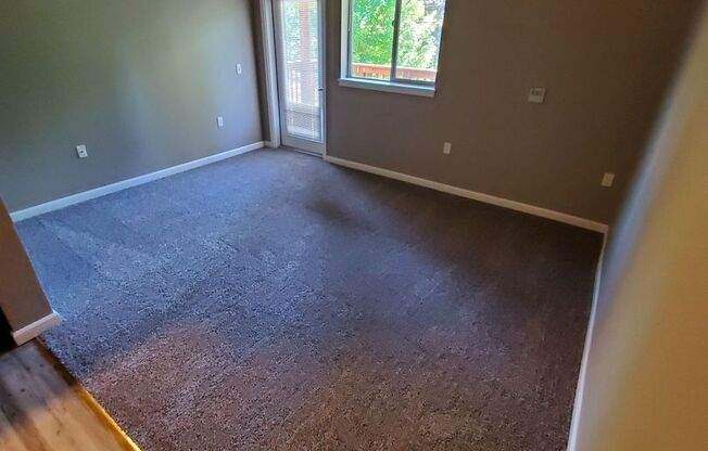 3 beds, 2 baths, 1,127 sqft, $1,790, Unit 211