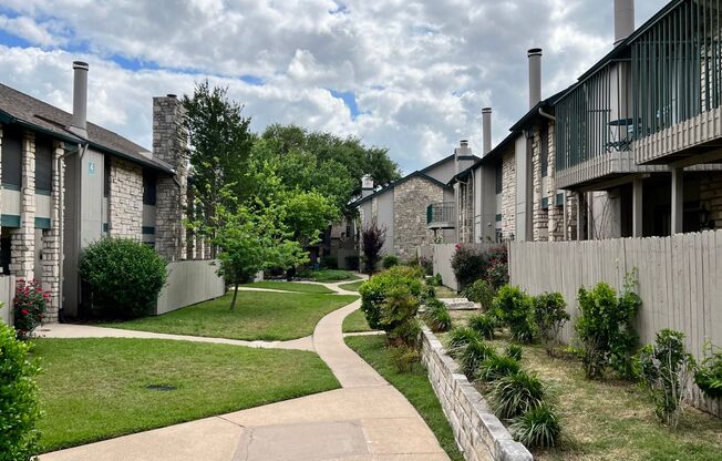 2 beds, 2.5 baths, 976 sqft, $1,425, Unit 136