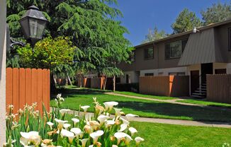 Howe Manor East Apartments