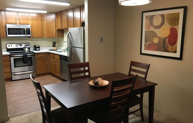 2 beds, 1 bath, 950 sqft, $1,995, Unit 212