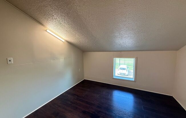 2 beds, 1.5 baths, $895, Unit APARTMENT 1305