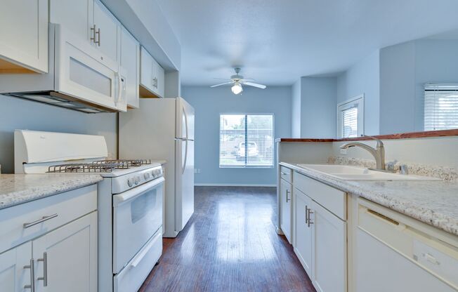 1 bed, 1 bath, $1,300, Unit # 1061