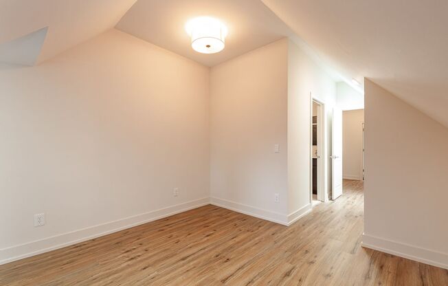 3 beds, 3.5 baths, $2,900, Unit 227.5 Wilber Ave