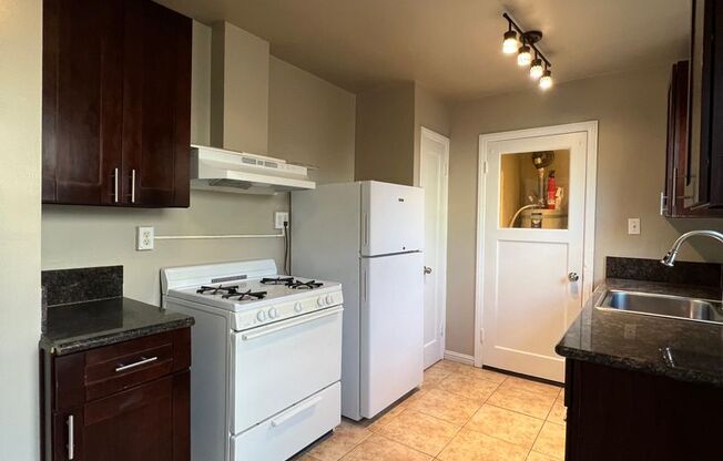 1 bed, 1 bath, $2,395, Unit Unit 2