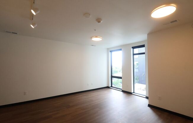 1 bed, 1 bath, 751 sqft, $1,615, Unit 624