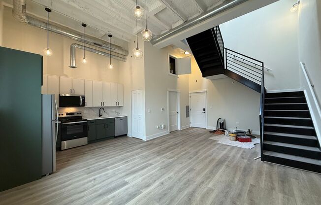 2 beds, 2 baths, 1,000 sqft, $4,195, Unit 203