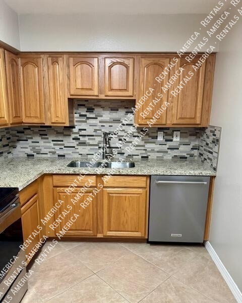 3655 N 5 AVE