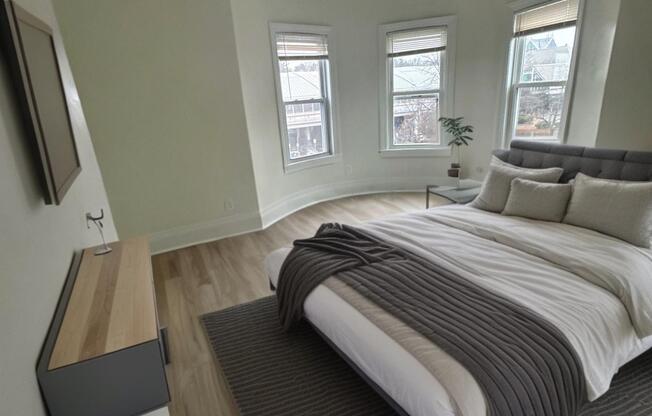 18 Hyde Park Ave.