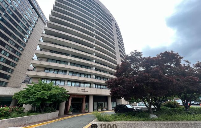 Fantastic 3 Bedroom 3 Bathroom Condo With a Large Balcony In Waterford House