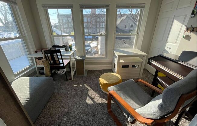 1115 1/2 4th Street NE