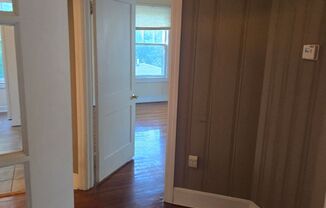 2 beds, 1 bath, $1,000, Unit B