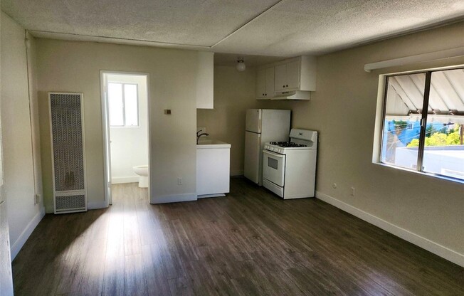 Studio, 1 bath, 306 sqft, $1,775, Unit 16