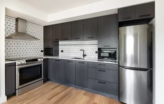 101 E 10th St