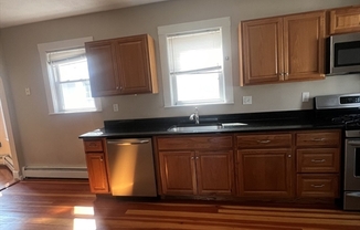 3 beds, 1 bath, 1,200 sqft, $3,000, Unit 34