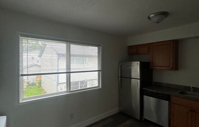 2 beds, 1 bath, 750 sqft, $1,350, Unit 22