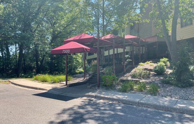 Updated Condo with Modern Comfort & Resort-Style Amenities in Prime Edina Location for $1,649/month!