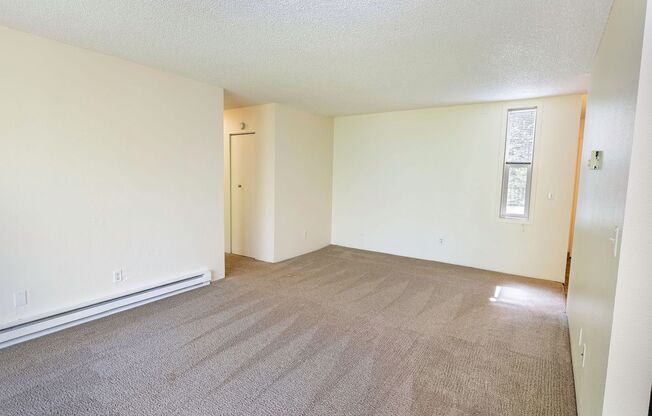 2 beds, 1 bath, 880 sqft, $1,425, Unit 21