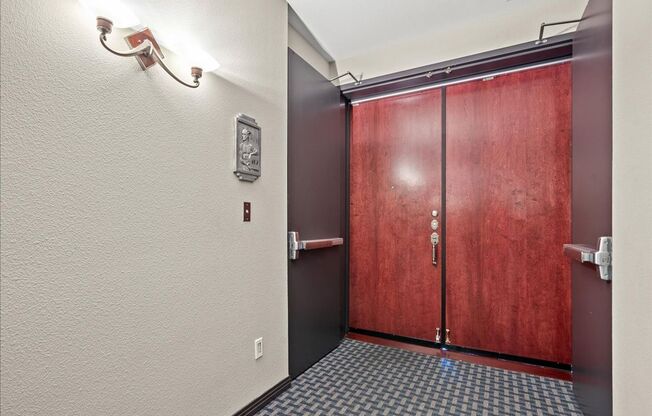 Fabulous Highrise Condo with Stripe Views!