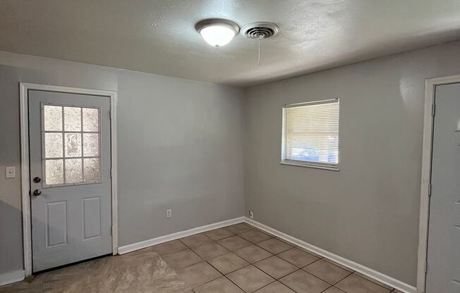 3 beds, 1 bath, $1,295