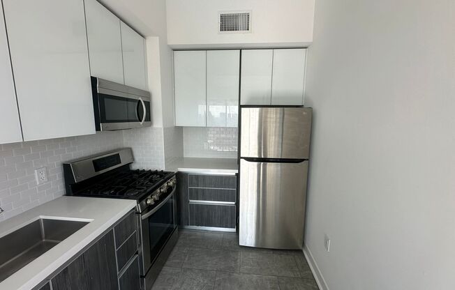 1 bed, 1.5 baths, 850 sqft, $2,800, Unit 01