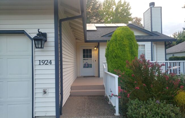 3 beds, 2 baths, $2,595