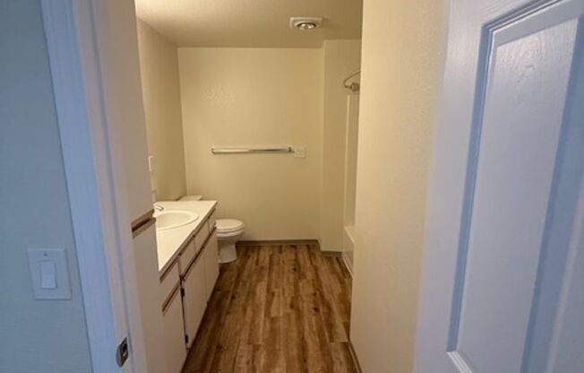 2 beds, 2 baths, 1,100 sqft, $1,525, Unit 183-114