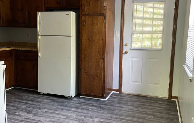 2 BR 1 BA Eastside Duplex!