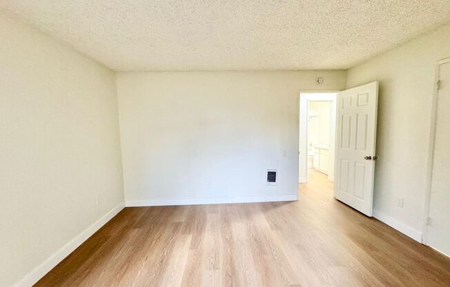 2 beds, 1 bath, 900 sqft, $2,450, Unit 71