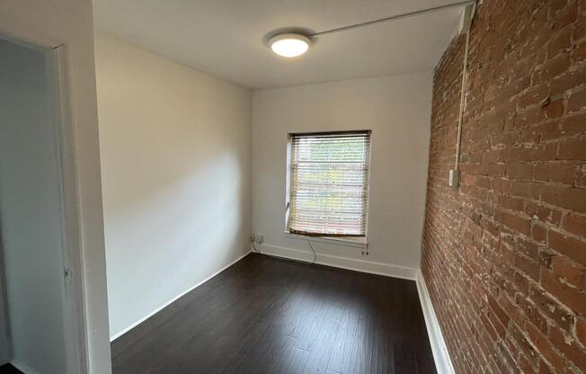 120 E 10 ST