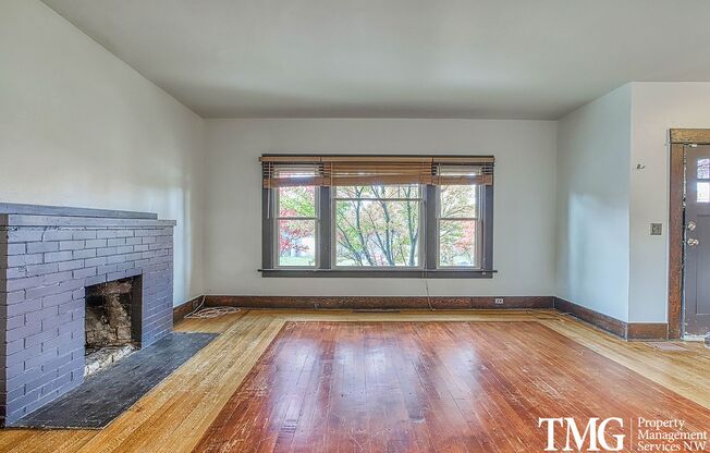 Stunning 4BD Craftsman in Excellent N Portland Location! Fully Fenced Yard & More!