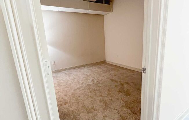 2 beds, 2 baths, 819 sqft, $1,600, Unit 211