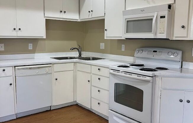 Studio, 1 bath, 500 sqft, $1,400, Unit 117