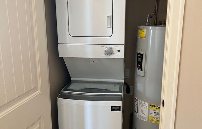 2 beds, 1 bath, 1,100 sqft, $1,695, Unit 615 - Unit 201 Duplex B1100