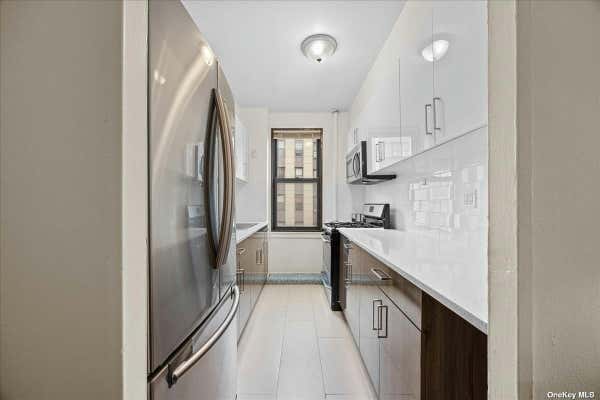 1 bed, 1 bath, 690 sqft, $2,400, Unit 6F