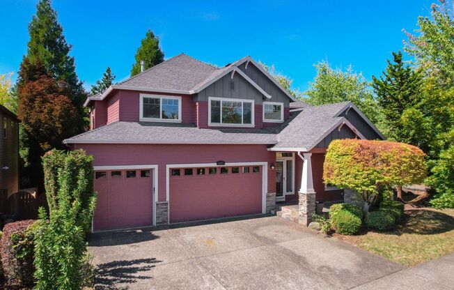 FOR RENT: CORNER LOT, Immaculate, lovely and spacious home - 5 bed, 3 bath + bonus room with 3-car garage