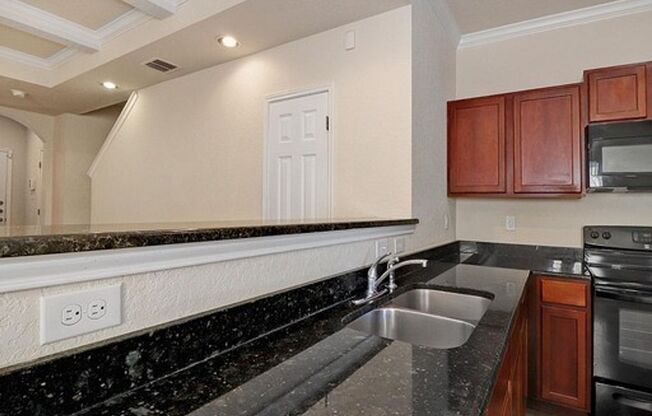 Beautiful townhome! 3 BR, 2.5 Bath, 1 car garage. Great location near the Medical Center, Loop 410 and USAA.