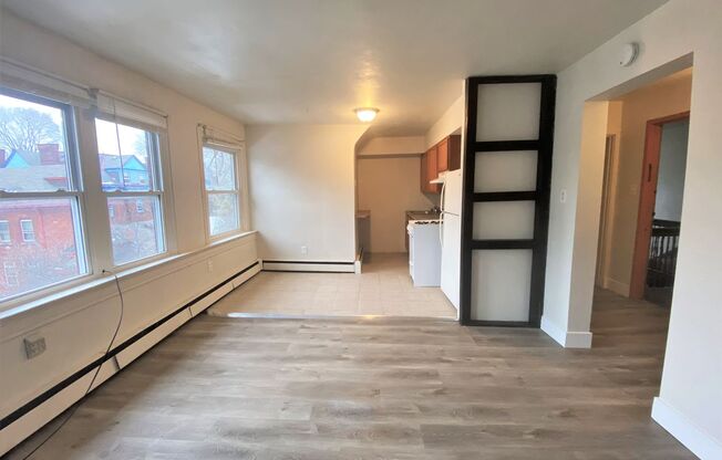 1 bed, 1 bath, $985, Unit 6