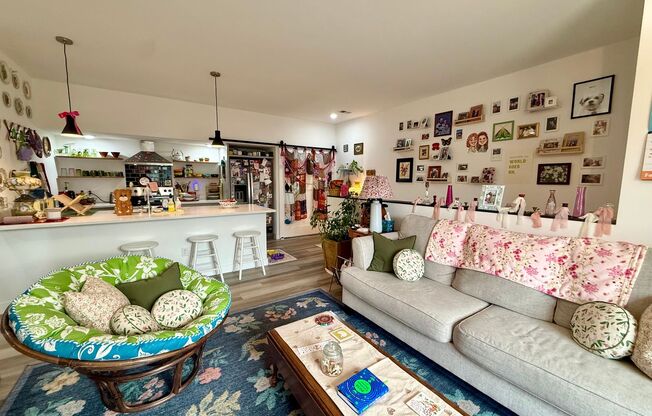 1 bed, 1 bath, 746 sqft, $1,350, Unit 123 Boneset Ave. Apt 5